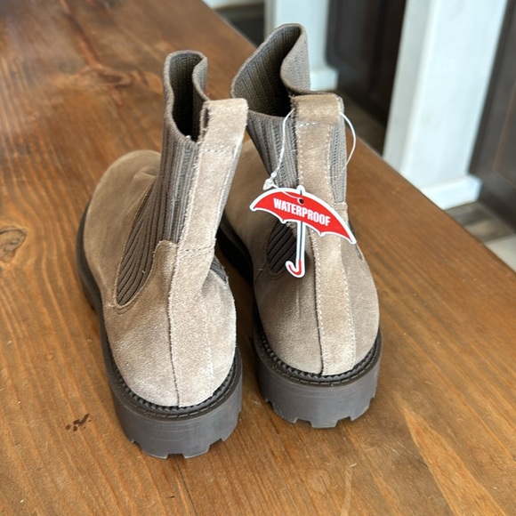 Blondo Chelsea boots - Picture 2 of 5